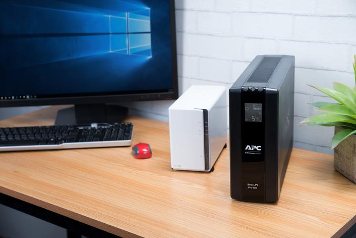 Immagine prodotto APC Back-UPS Pro (900 VA, 540 W, Interattivo linea UPS)
