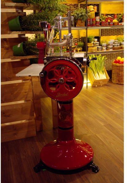 Actual product image Berkel Volano P15 red/gold slicer