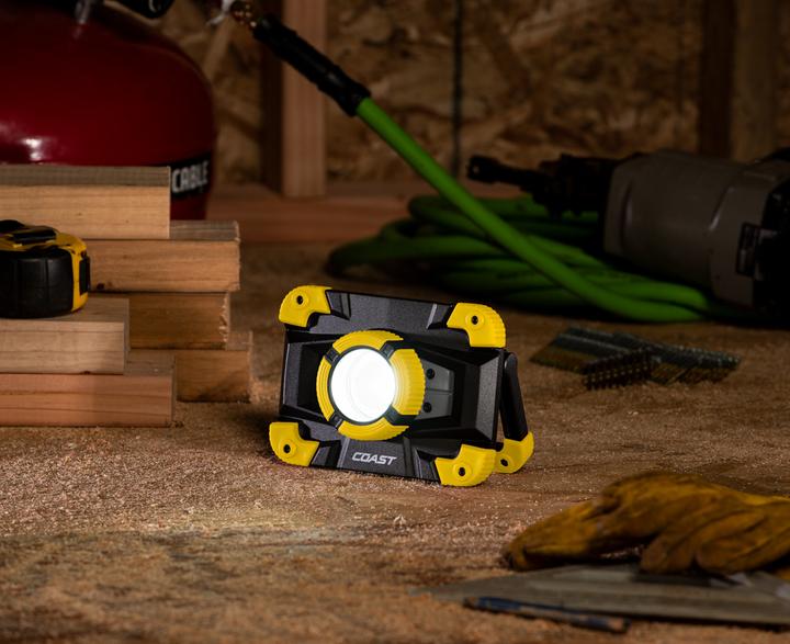 Actual product image Coast WLR1Y Rechargeable LED work light LED (1290 lumen) yellow (1290 lm)