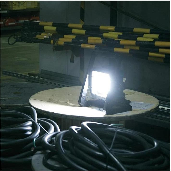Actual product image Makita Construction spotlight (750 lm)
