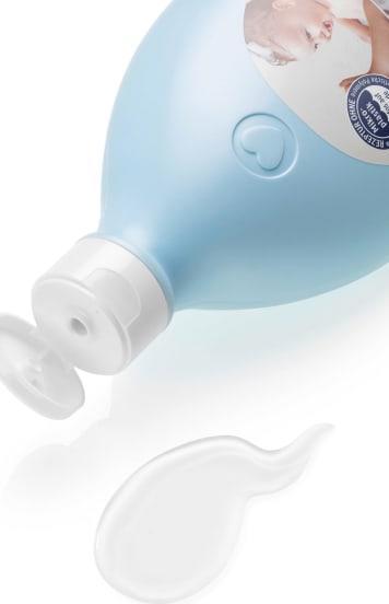 Produktbild dm babylove Pflegebad Familie sensitiv