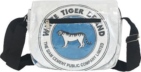 Produktbild Bekos Upcycling - Kleine Umhängetasche aus recycelten Zementsäcke White Tiger