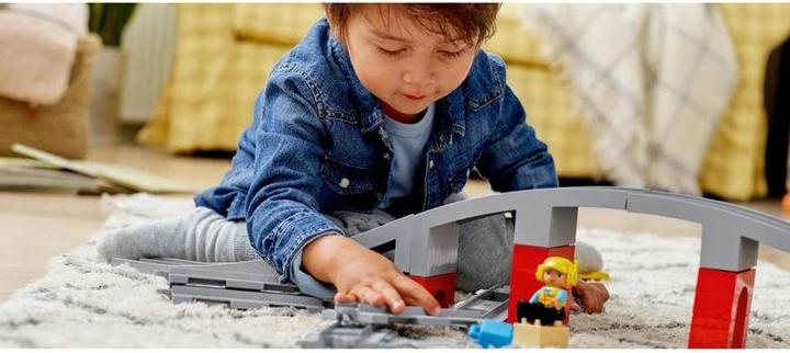 Actual product image LEGO Railway bridge and rails (10872)