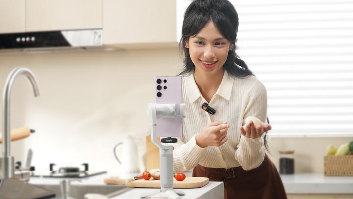 Actual product image Hohem MIC-01 (1TX + 1RX) - Lightning (black)