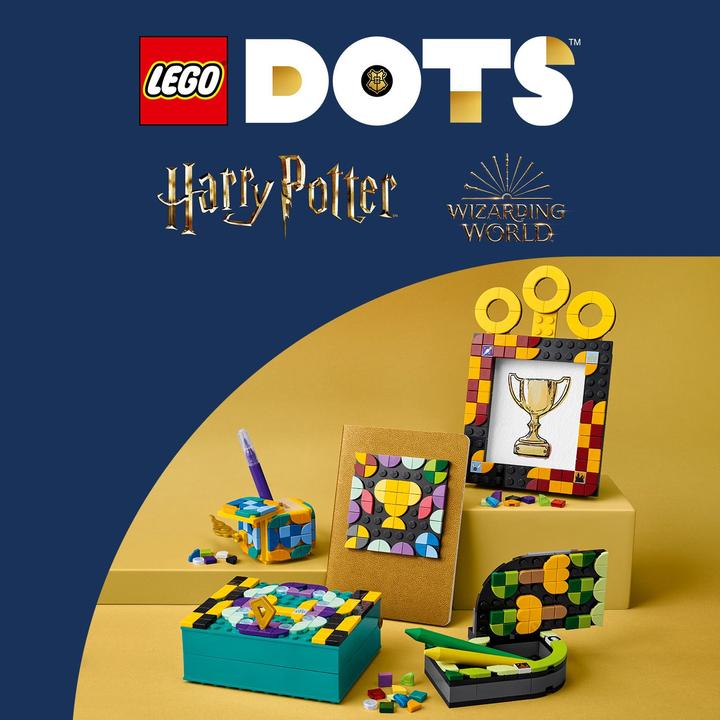Actual product image LEGO Hogwarts Desk Set (41811, LEGO Dots)