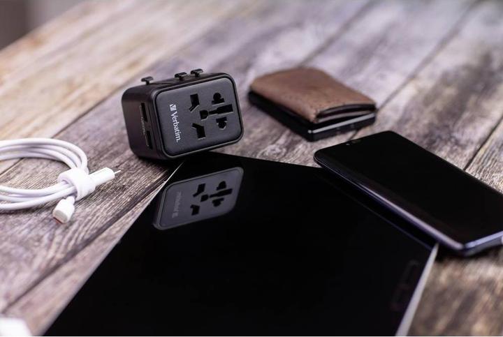 Image du produit Verbatim Adaptateur universel de voyage avec 2 ports USB-A