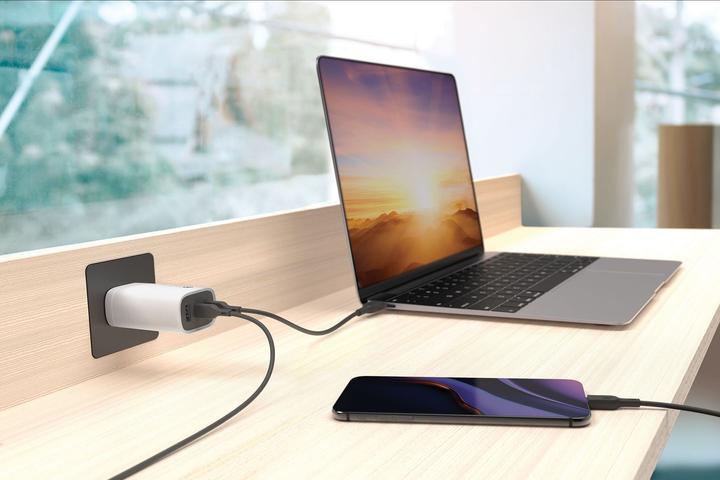 Actual product image GP Batteries GP GaN USB Quick Charge Adapter 65W PD 2xUSB-C & 1xUSB-A white (65 W)
