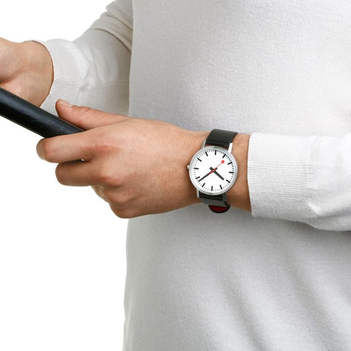 Actual product image Mondaine Classic - Pure Vegan (Analogue wristwatch, Swiss made, 40 mm)