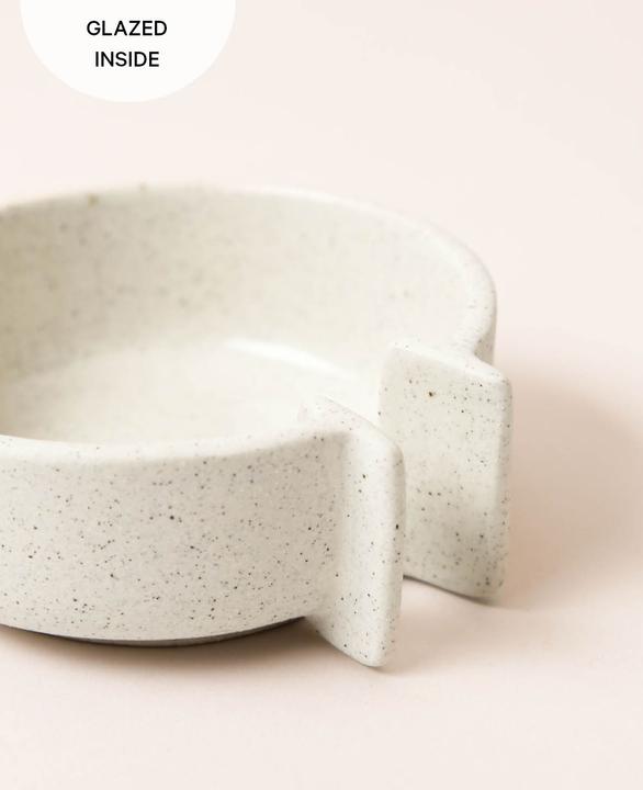 Image du produit Esmée Porte-savon en céramique avec écoulement, beige moucheté de noir et intérieur émaillé, Ø 10 cm