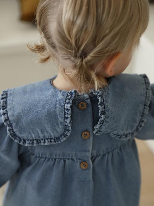 Image du produit Vertbaudet Robe en jean avec col à volants et broderies florales (74)