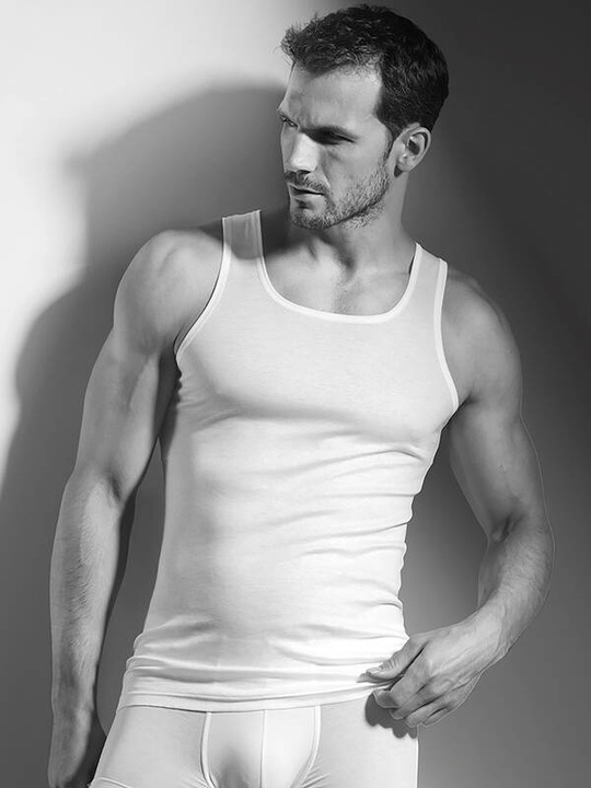 Actual product image ISA Bodywear Athletes shirt (M)