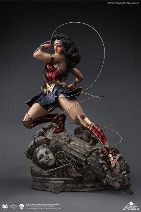 Actual product image Queen Studios Wonder Woman Comic Statuette 1/4 Wonder Woman Early Bird Version 47 cm