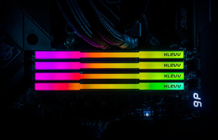 Immagine prodotto Klevv 64GB (32GBx2) CRAS V DDR5 6000Mhz Black Kit (2 x 32GB, 6000 MHz, RAM DDR5, DIMM)