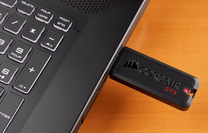 Produktbild Corsair Flash Voyager GTX (128 GB, USB 3.0, USB-A)