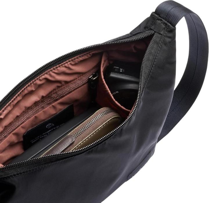 Immagine prodotto Bellroy Laneway Crescent Bag 2.5L, Ink (2.50 l)