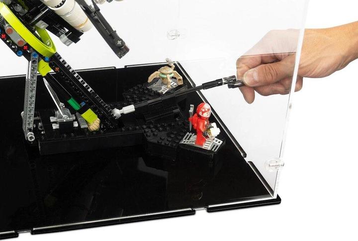 Produktbild iDisplayit Acryl-Display für LEGO® 11389 Der Astronaut (Mit Kurbelöffnung und schwarzem Boden)