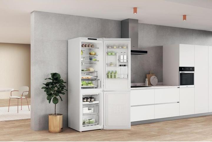 Actual product image Whirlpool W7X 93A W (367 l)
