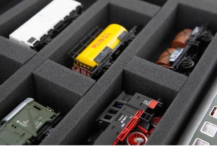 Produktbild Feldherr FS035A001 - Schaumstoffeinlage Spur N - liegend - 7 Stege für Modelleisenbahn Loks (Kunststoff)