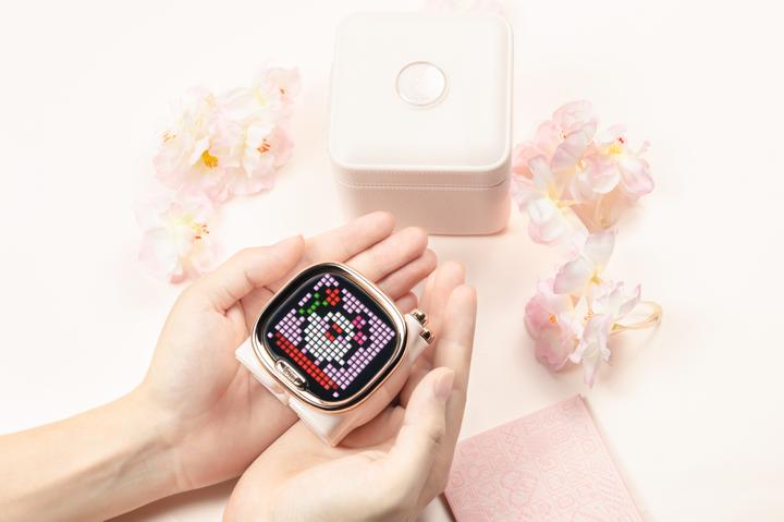 Actual product image Divoom Zooe pink column