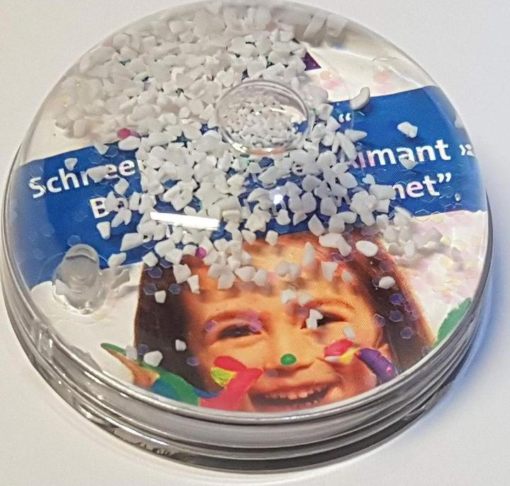 Actual product image Heyda Snow globe magnet