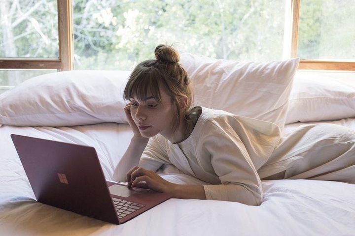Produktbild Microsoft Surface Laptop (13.50", Intel Core i5-7200U, 8 GB, 256 GB, CH)