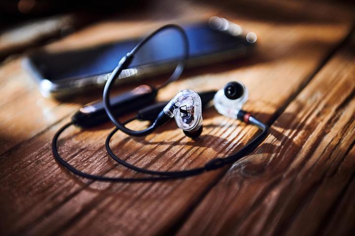 Image du produit Sennheiser IE 100 Pro (Pas de réduction du bruit, 10 h, Filaire, Sans fil)