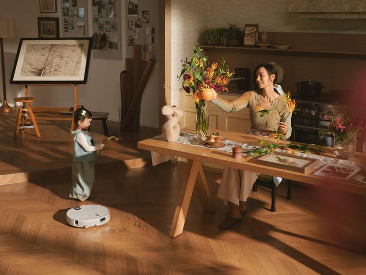 Actual product image Roborock Qrevo Curv 2 ProX (25000 Pa, Wiping pads (rotating))