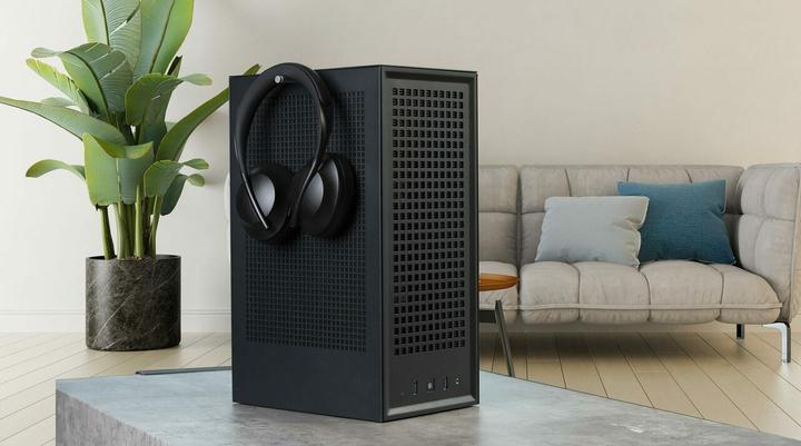 Actual product image Hyte Revolt 3 (Mini-ITX)