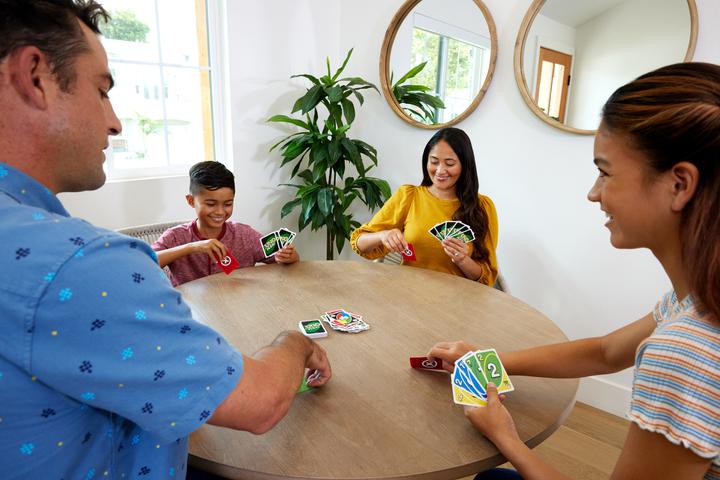 Immagine prodotto Mattel Games UNO Flex™ (Francese, Inglese, Italiano, 2 - 8 Giocatori)