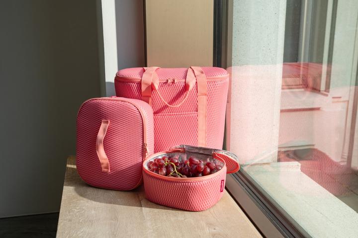 Actual product image reisenthel Kühltasche S pocket Mesh Coral (2.50 l)