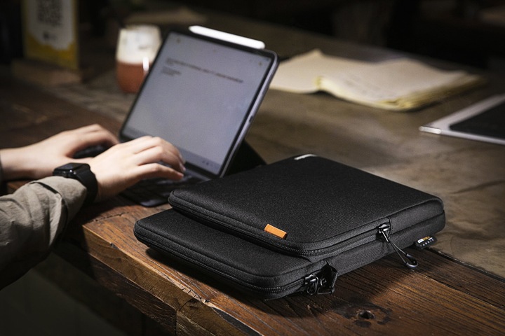 Produktbild tomtoc H13 (9.7-11") Tablet Sleeve (iPad Air 2014 (2. Gen), iPad Pro 11 2020 (2. Gen), iPad Pro 10.5 2017 (1. Gen), iPad Pro 10.5 2019 (2. Gen), iPad Pro 11 2018 (1. Gen), iPad Air 2020 (4. Gen), iPad Air 2022 (5. Gen), iPad Air 2019 (3. Gen))