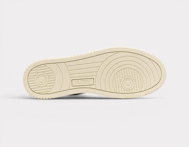 Actual product image Autry Medalist Low (40)
