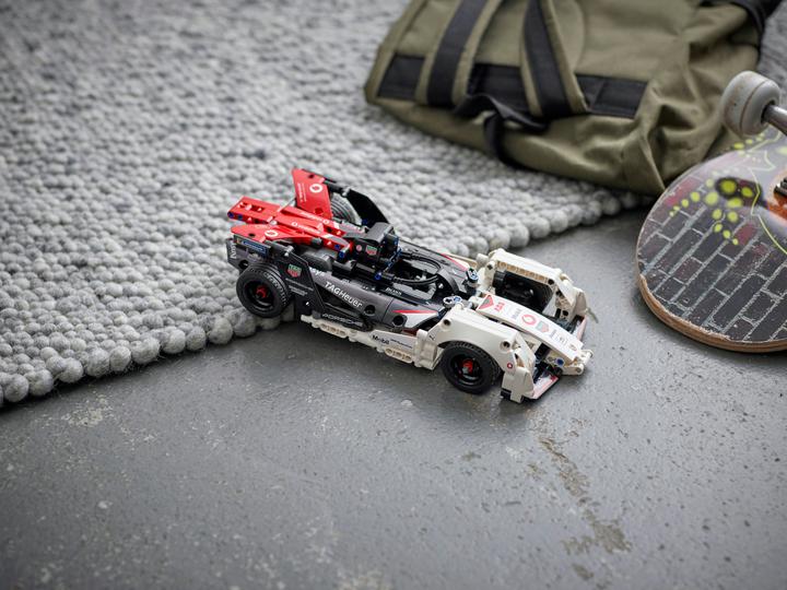 Produktbild LEGO Formula E Porsche 99X Electric (42137, LEGO Technic)