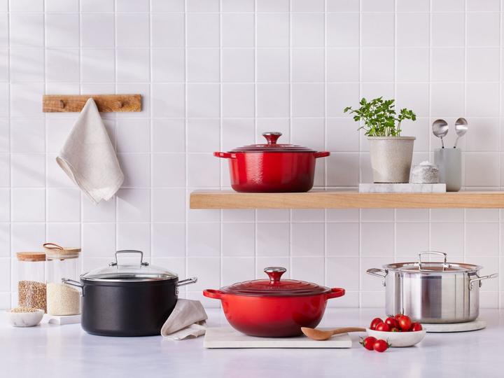 Image du produit Le Creuset Sauteuse Sig 24 cm Rouge Cerise (Casserole, Poêle à frire, Fonte, 24 x 14.70 cm)