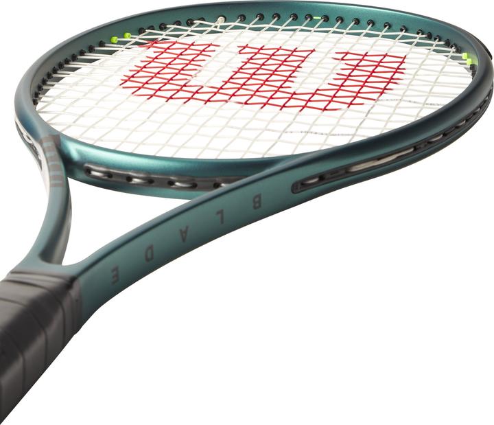 Actual product image Wilson Blade 98 18x20 V9.0 tennis racket (3, 305 g)