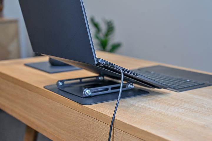 Produktbild Media-Tech Verstellbarer drehbarer ergonomischer Laptopständer 10–17” LAPTOP STAND ROTO MT2662