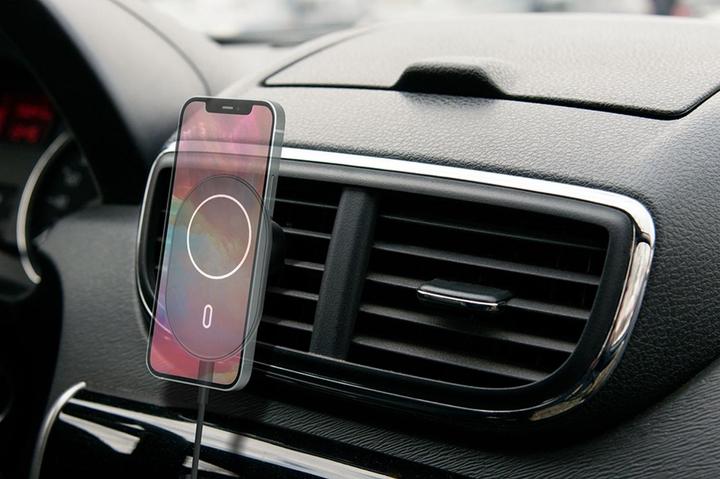 Immagine prodotto Deltaco Caricatore wireless per auto con magnete (15 W)