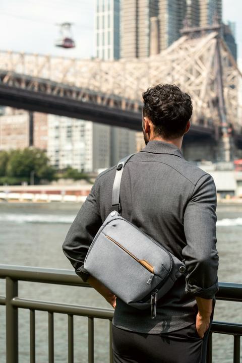Immagine prodotto Peak Design Everyday Sling v2 (Borsa a tracolla per fotocamera, 6 l)