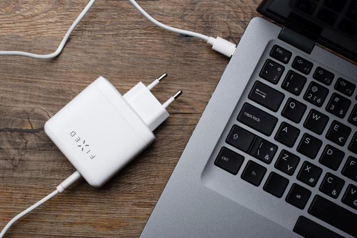 Produktbild Fixed Netzwerk-Ladegerät mit USB-C und 2XUSB Ausgabe 60W, Weiss (60 W)