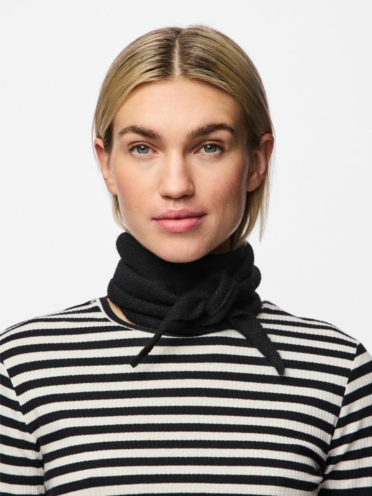 Image du produit Pieces Pcminna Triangle Scarf Noos Bc