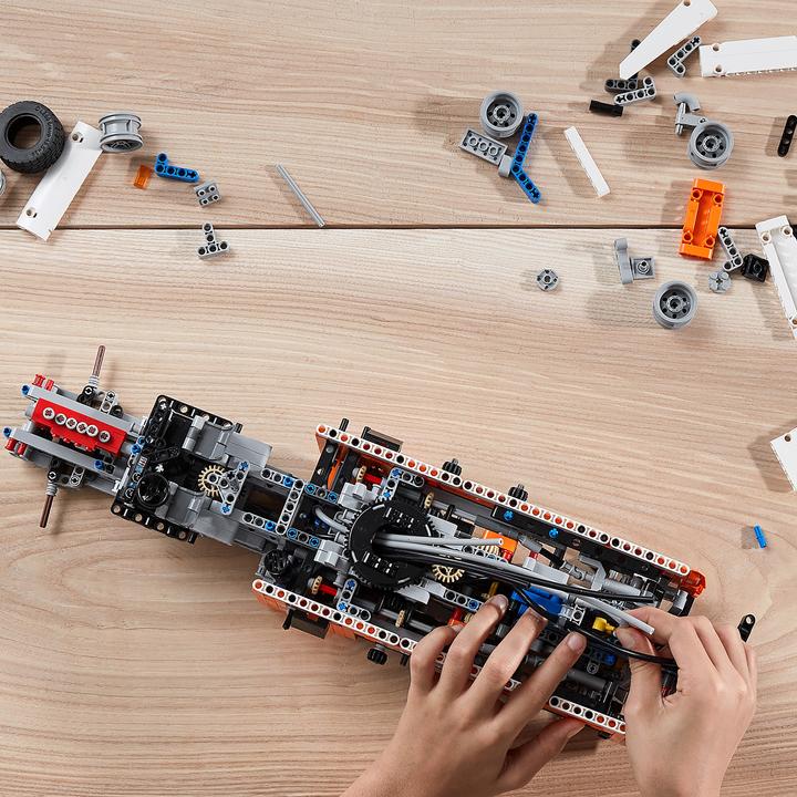 Actual product image LEGO Technic 42128 Heavy tow truck (42128, LEGO Technic)