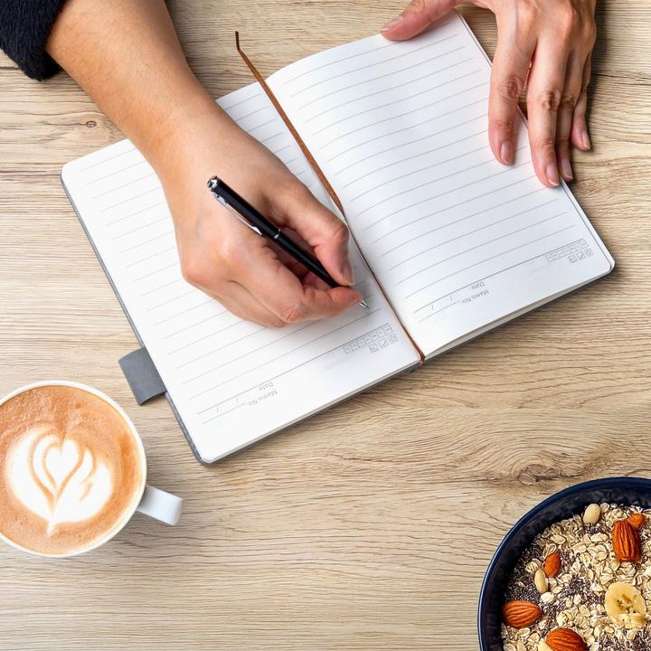 Produktbild Intirilife Notizbuch mit Stiftehalter (A5, Liniert, Harter Einband)