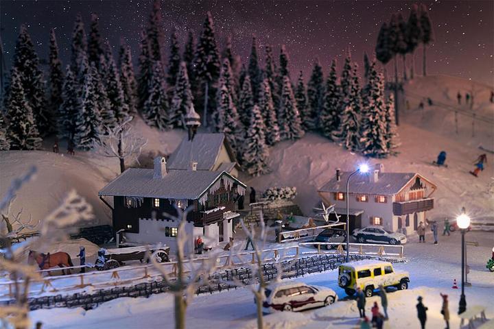 Actual product image Faller Figures