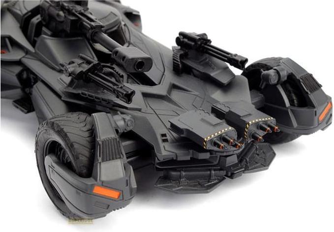 Produktbild Jada Batman Justice League Batmobile 1:24