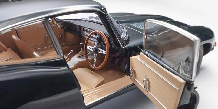 Produktbild Kyosho Sportwagen Jaguar E-Type 3.8 l Coupe MK1, Grün 1:18