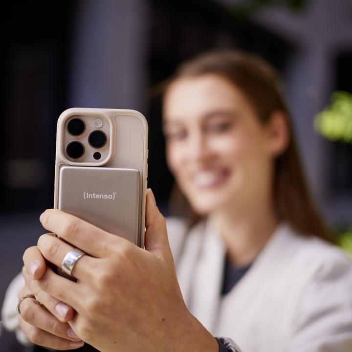 Actual product image Intenso Magn. Wireless Powerbank MW5000 5000 mAh Champagner (5000 mAh, 20 W, 19.25 Wh)