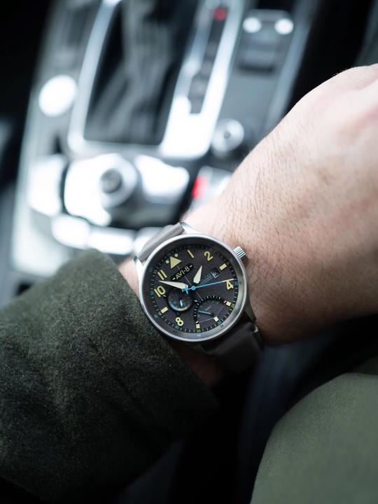 Produktbild AVI-8 AV-4101-09 Hawker Hurricane McKellar Dual Time (Fliegeruhr)