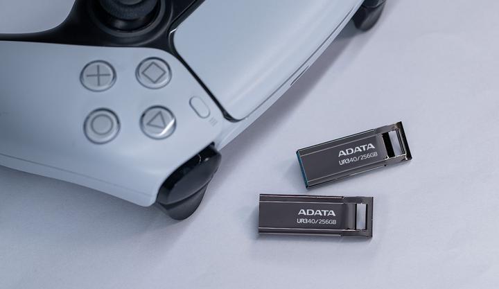 Produktbild Adata MEMORY DRIVE FLASH USB3.2 256G/BLACK AROY-UR340-256GBK (256 GB, USB-A)