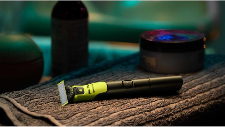 Actual product image Philips OneBlade 360 with connectivity
