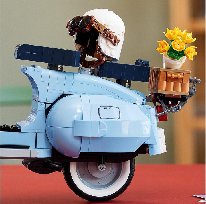 Actual product image LEGO Vespa 125 (10298, LEGO Icons, LEGO Rare Sets)